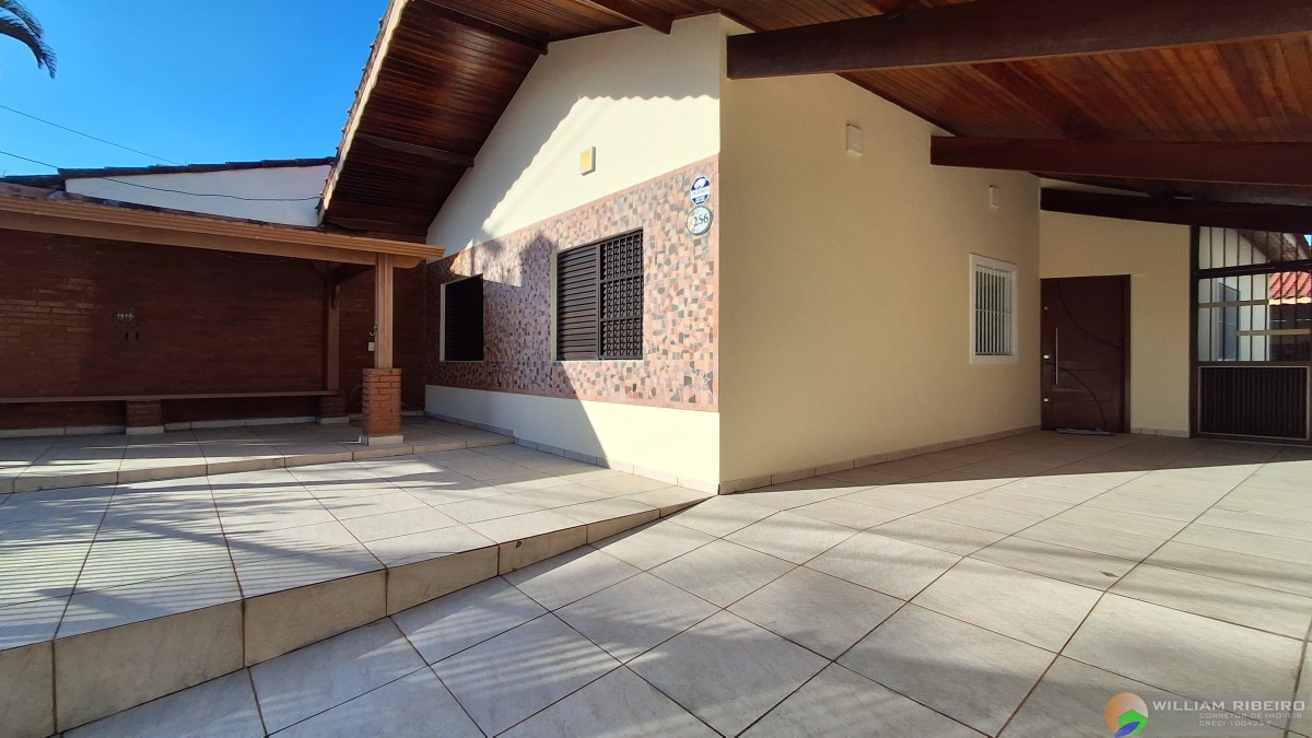 Casa para venda em Peruíbe no bairro Lado praia _ a menos de 400 m da praia