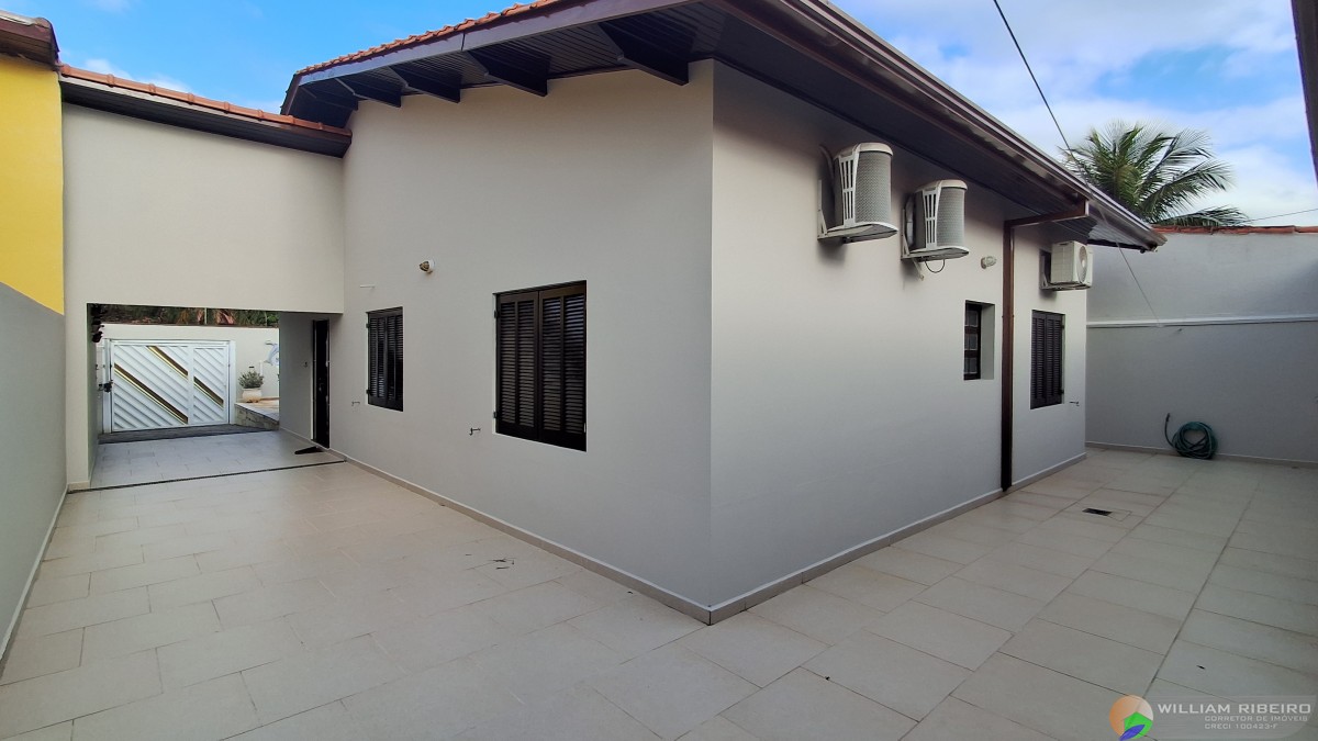 Casa para venda em Peruíbe no bairro Lado praia _ a menos de 400 m da praia